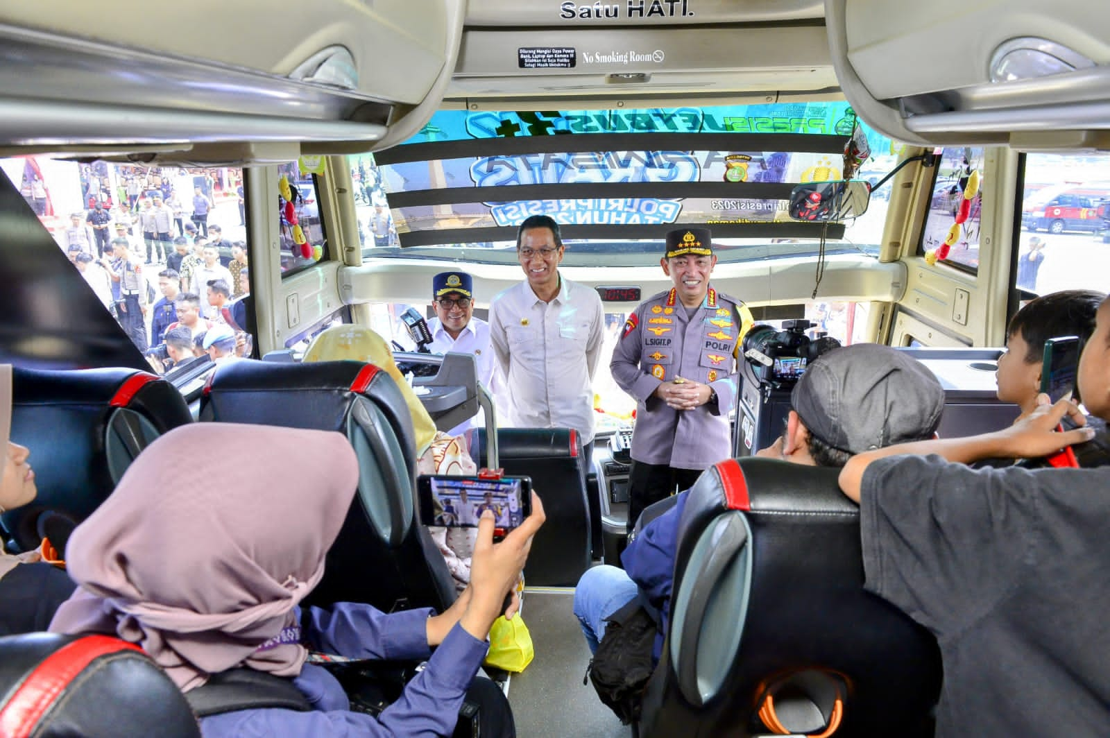 Lepas 434 Bus Mudik Gratis, Kapolri Listyo Sigit : Mengurangi Beban Kapasitas Jalan Tol dan Arteri