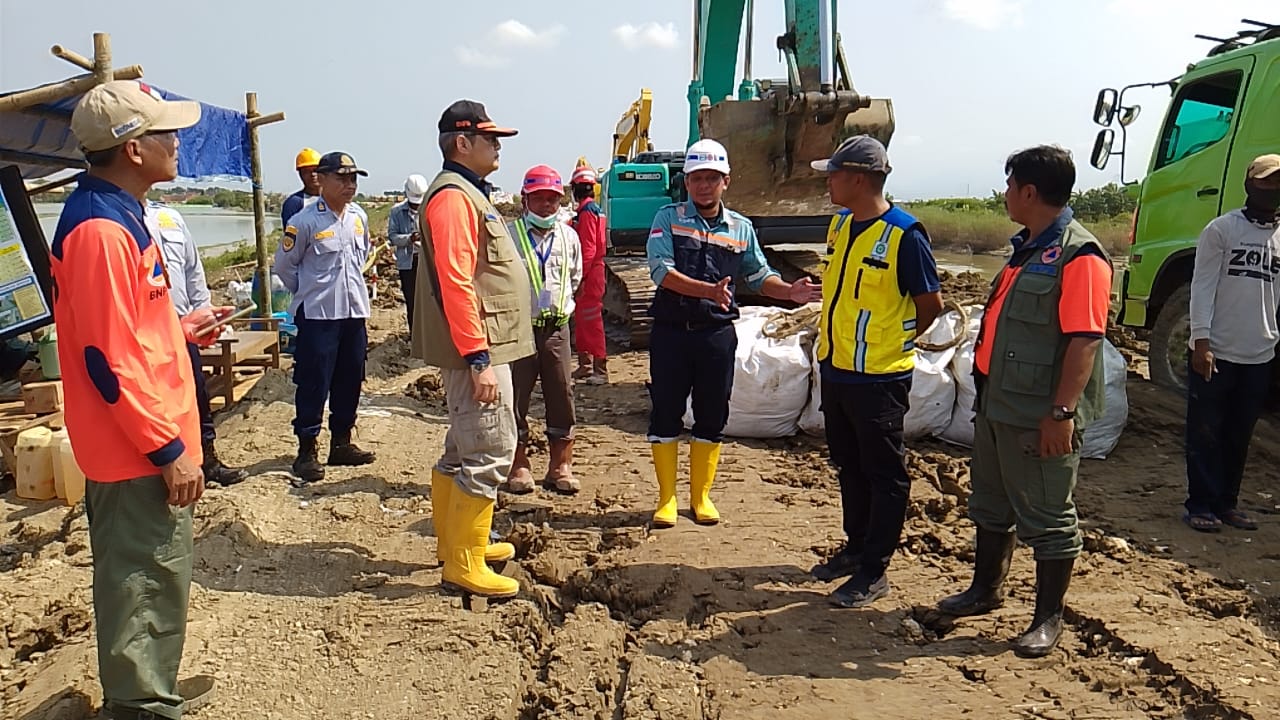 BNPB Perbaiki Tanggul Jebol yang Picu Banjir Demak, Debit Air Berangsur Surut