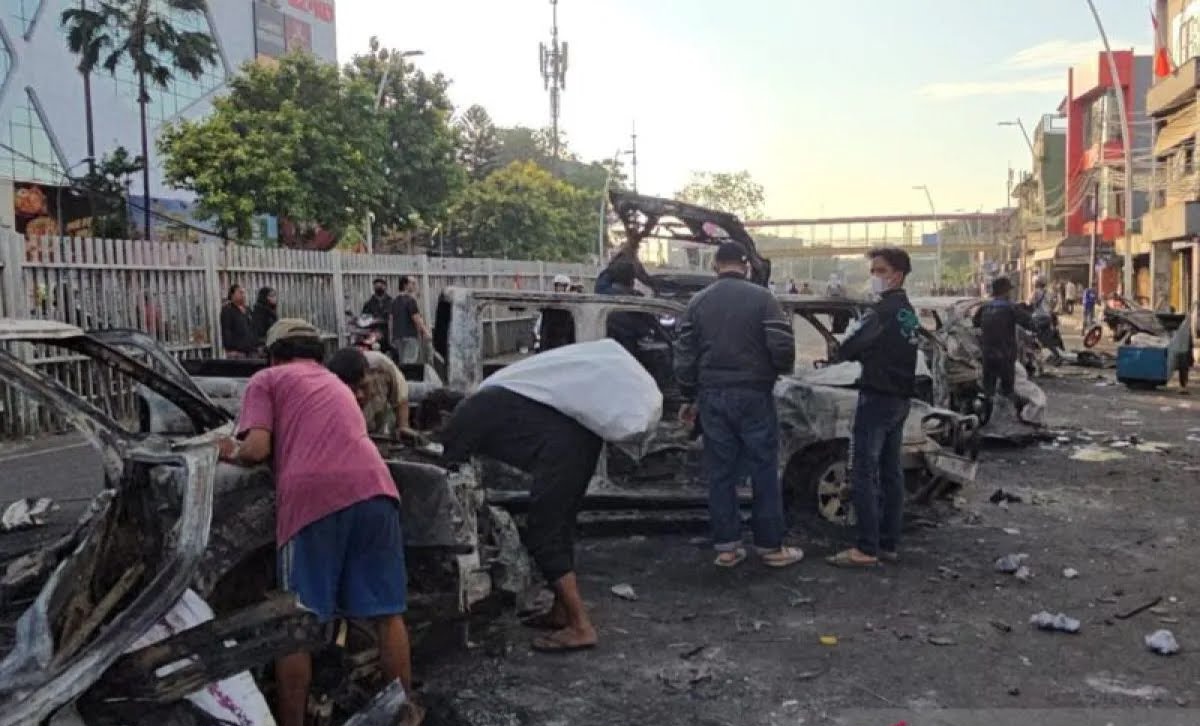 Ratusan Massa Serang Polres Metro Jaktim, Jalan Kwitang Ditutup Imbas Demonstrasi