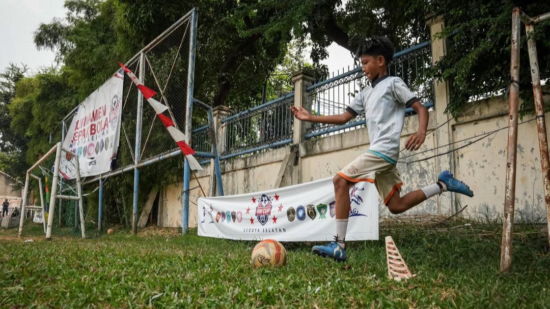 Pemprov DKI Pastikan Lapangan Bola Pilar Kedoya Tak Dialihfungsikan Jadi Arena Padel!