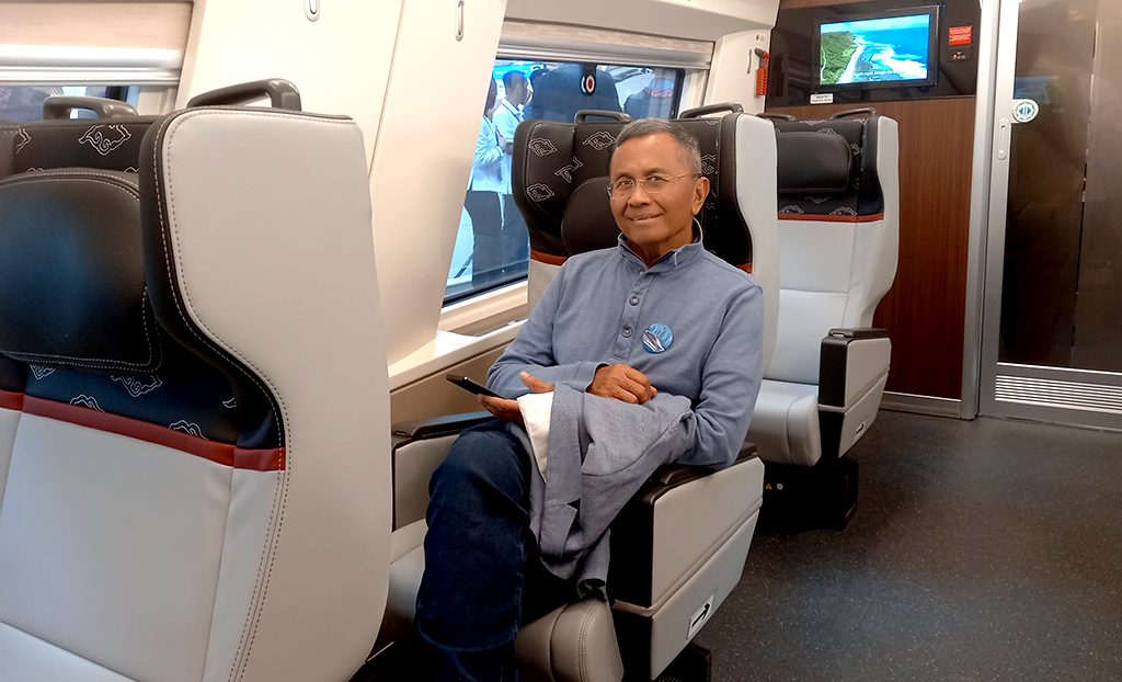 Dahlan Iskan dan Pimpinan DNN Mencoba Kereta Cepat Jakarta-Bandung