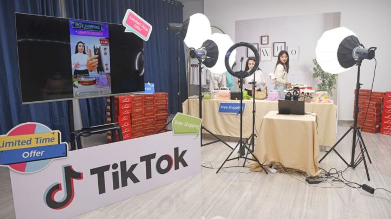 5 Tip Jadi Freelance Host Live Streaming Tiktok 2026 yang Jago Jualan Produk Skincare