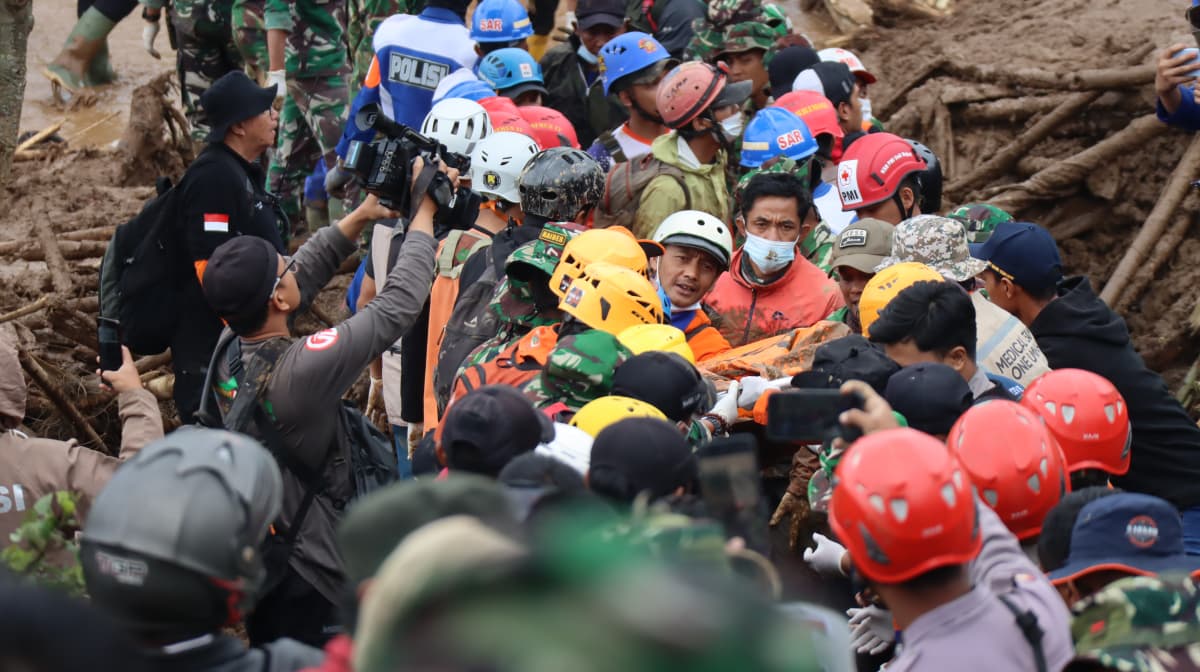 Update Longsor Bandung Barat: 20 Jenazah Berhasil Diidentifikasi, Pencarian Berlanjut dengan 9 Ekskavator