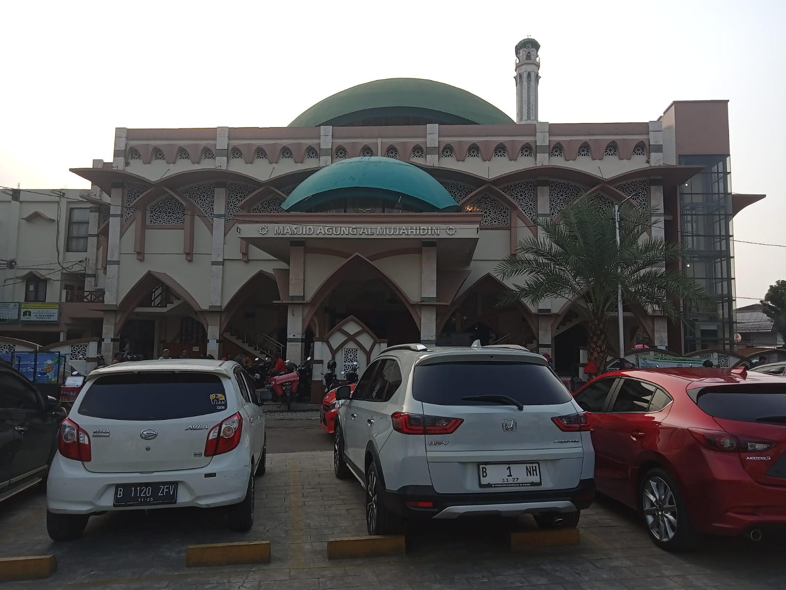 Mengenal Masjid Agung Al Mujahidin Pamulang, Arsitektur Bergaya Timur Tengah Dikemas Secara Modern