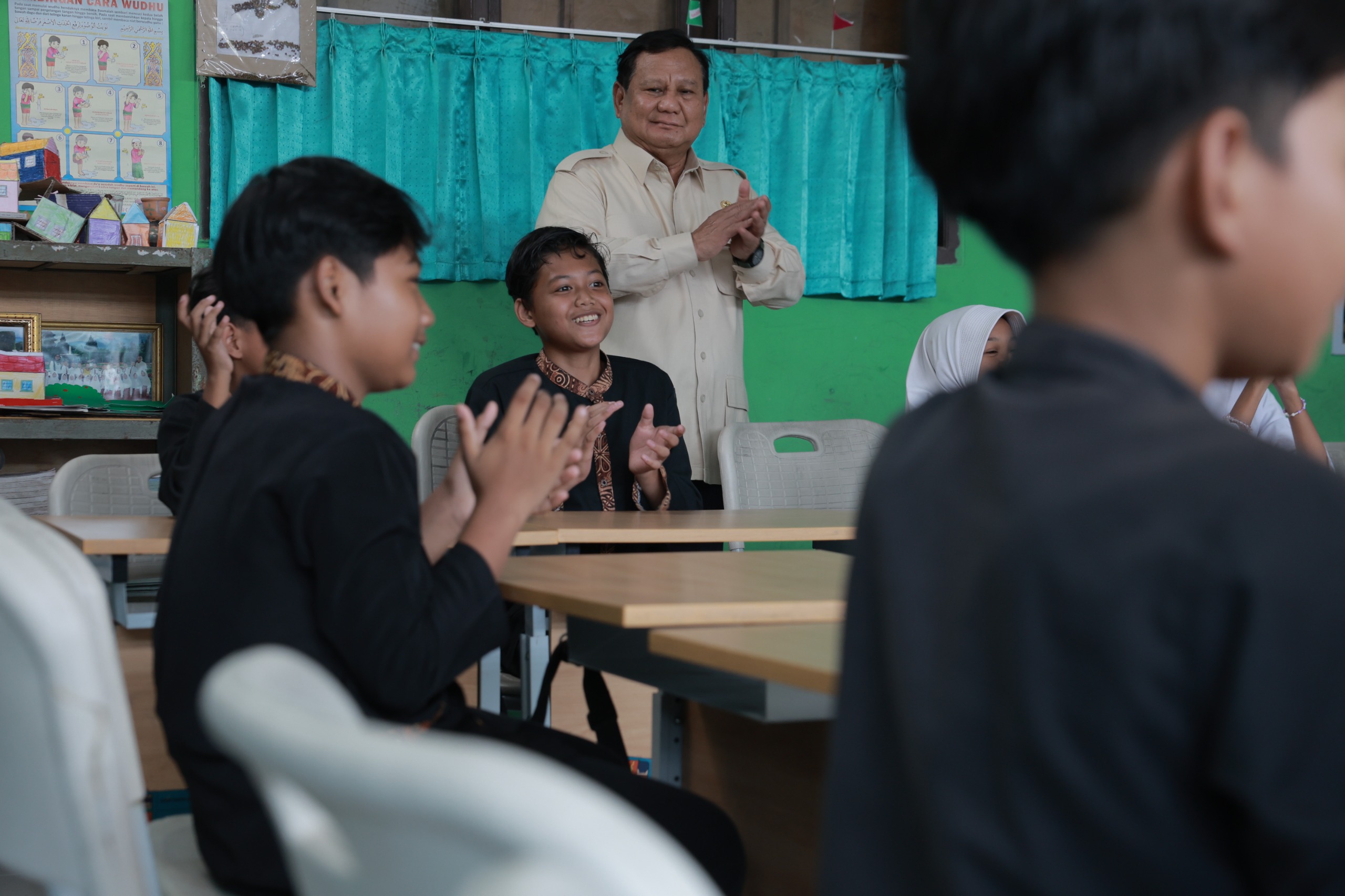 Prabowo Targetkan Program MBG Sasar 82,9 Juta Anak di November 2025