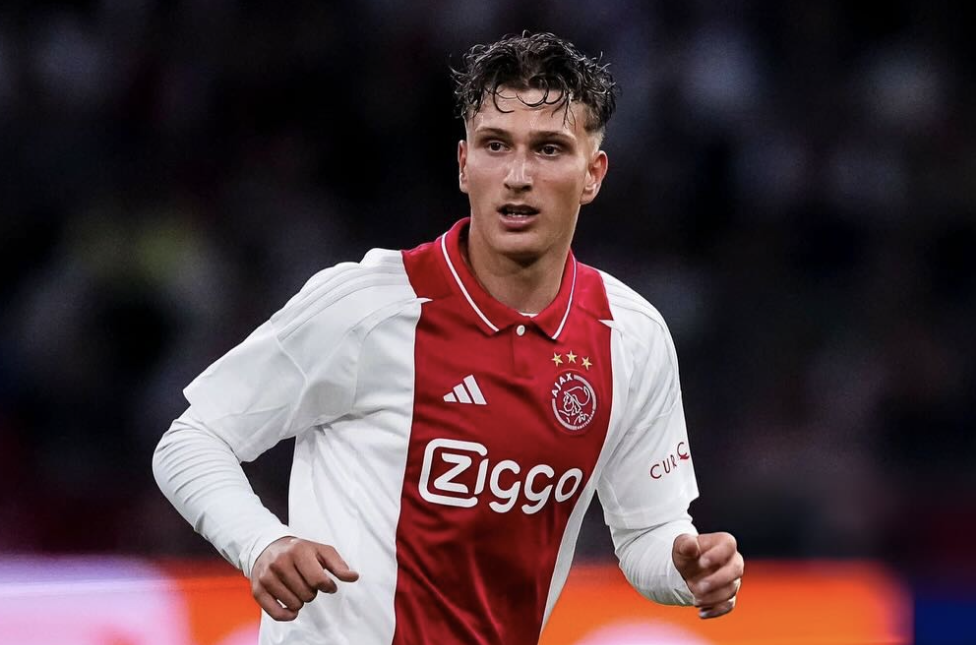 Manchester United Incar Mika Godts dari Ajax, Waspada Harga Mahal dan Trauma Transfer Antony