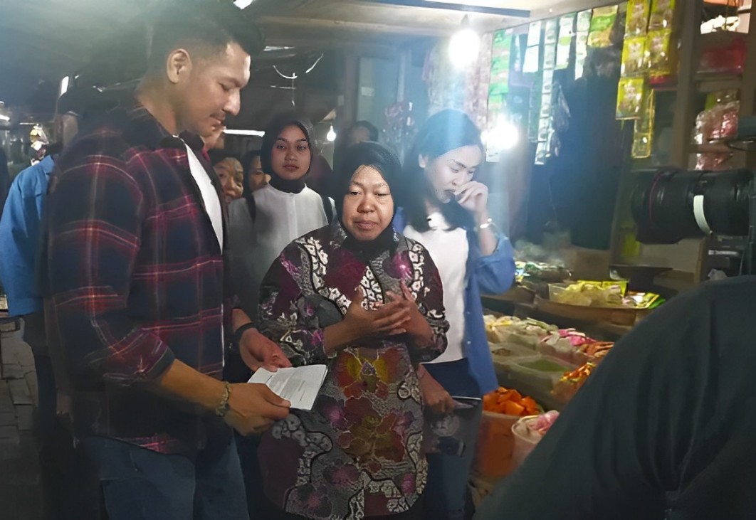 Risma Serap Aspirasi Warga Nganjuk, dari Pasar ke Hati Petani Bawang Merah