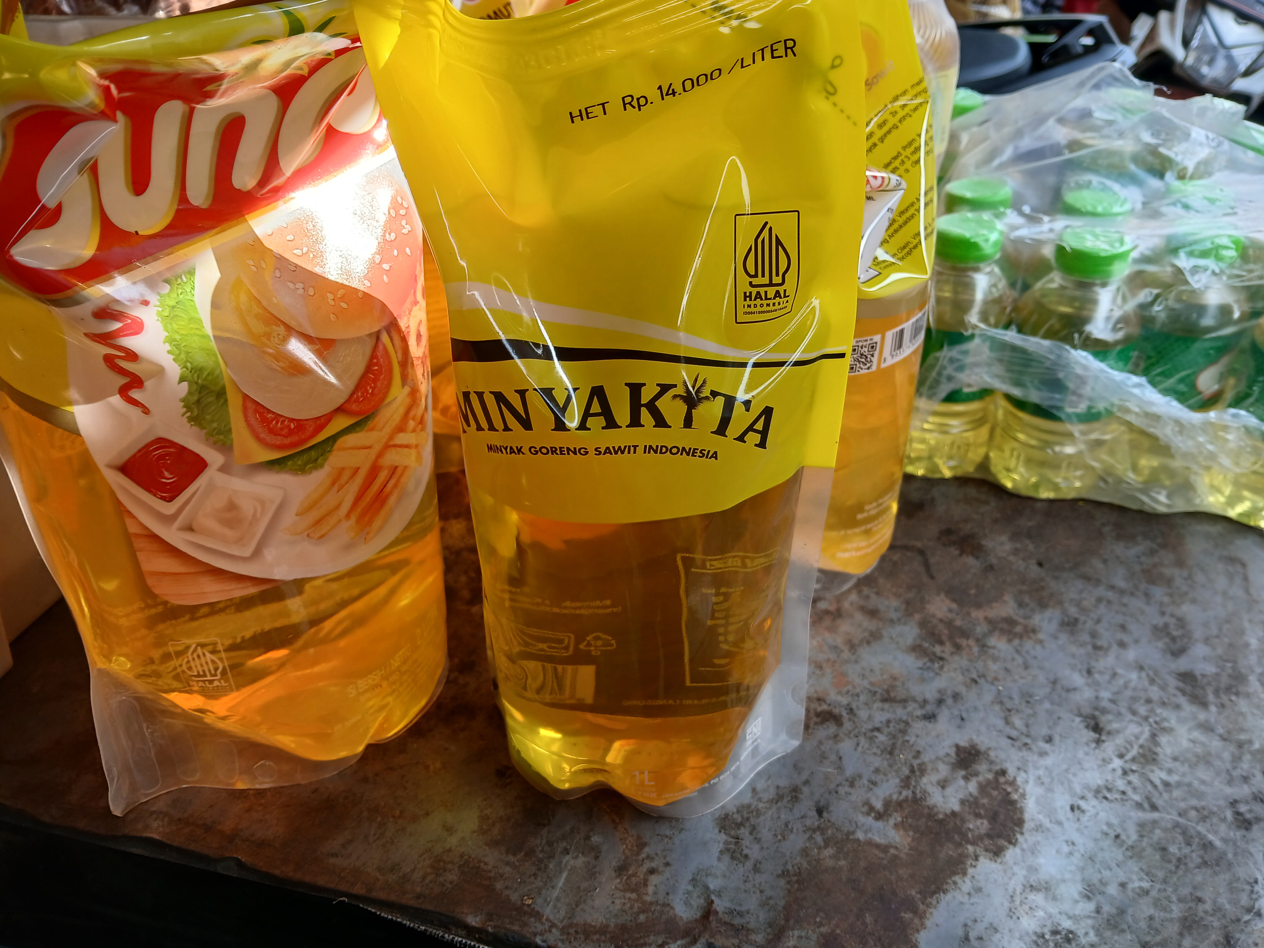 Minyak Goreng 2 Liter Gratis per Bulan, Jatah Tambahan Bansos Stimulus untuk 18 Juta Keluarga