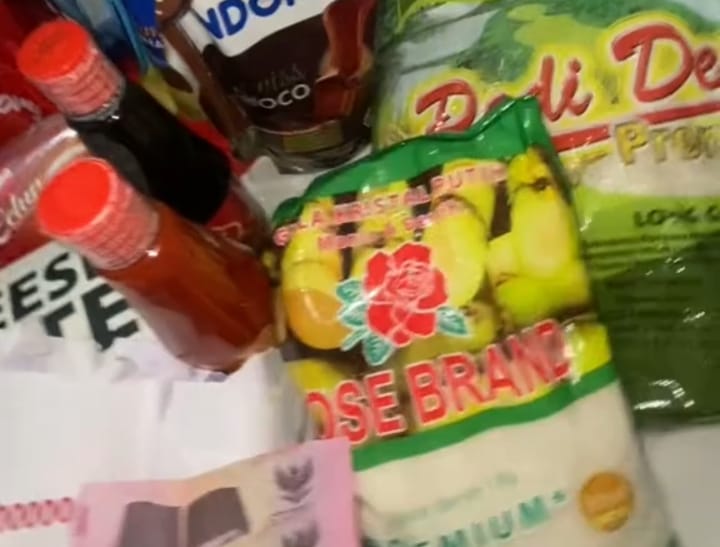 Unboxing Bingkisan Open House Prabowo, Isinya Ada Uang Tunai Hingga Payung Eksklusif