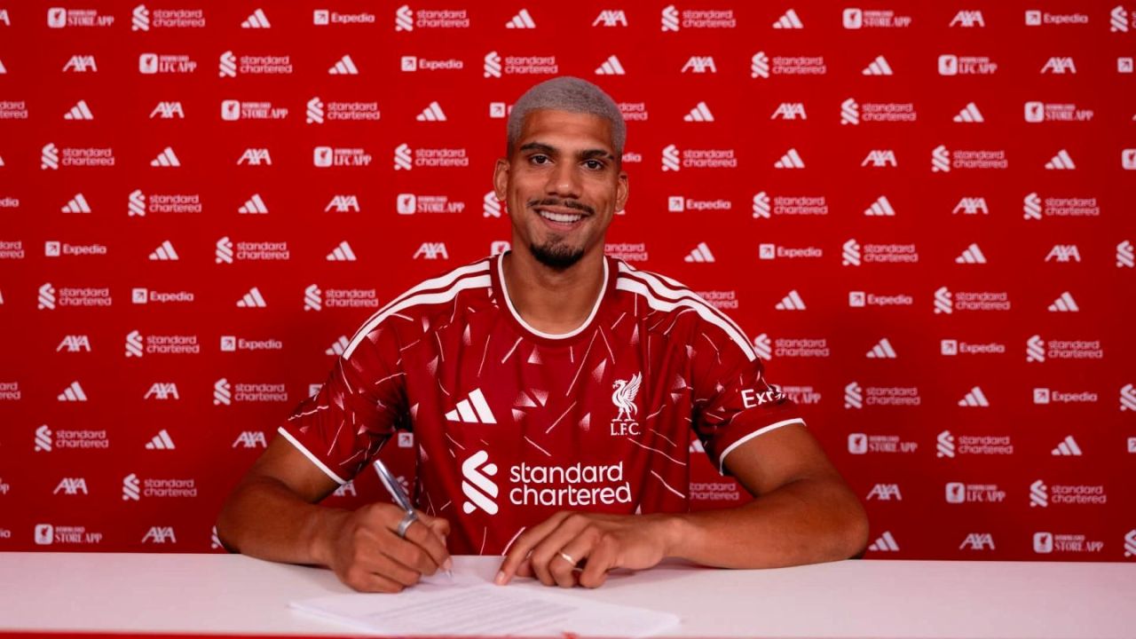 Ronald Araujo Resmi ke Liverpool, Luis Suarez Titip Pesan Ini
