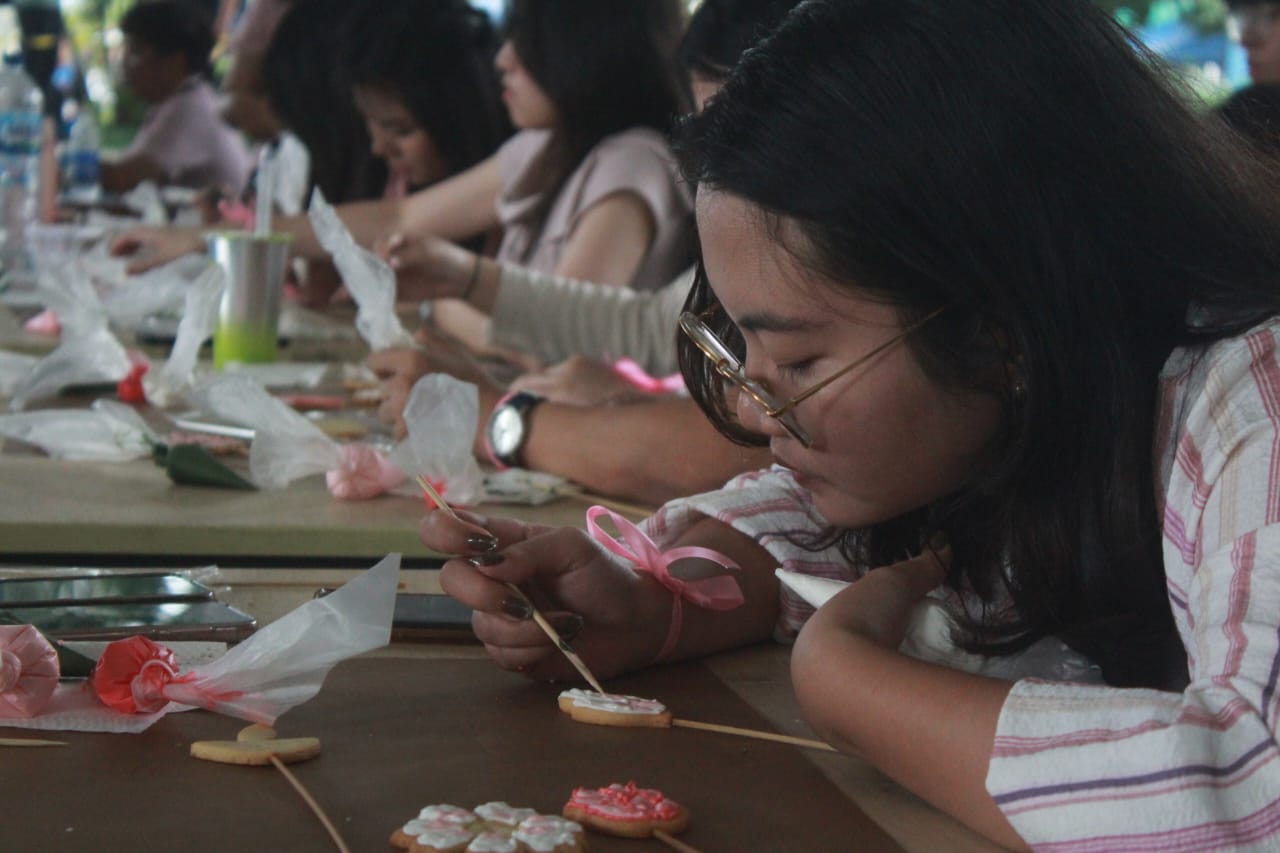 Rayakan Valentine dengan Kreativitas, PCU Gelar Workshop Flower Cookies Decoration