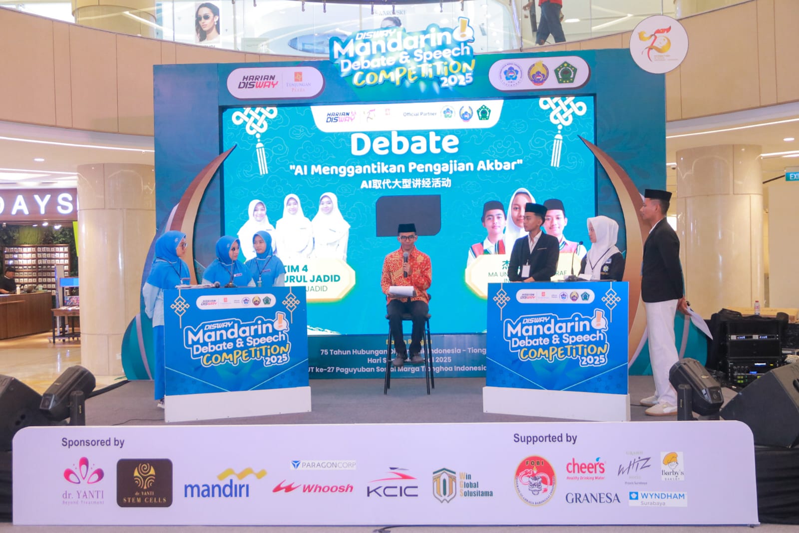 Para Santri Beradu Argumen tentang Dakwah di Era Artificial Intelligence dalam Disway Mandarin Debate Competition
