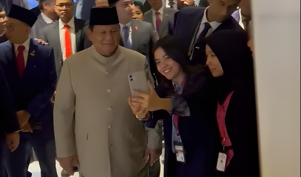 Mahasiswi Indonesia di India Tunggu Prabowo dari Pagi hingga Sore, Bersyukur Bisa Foto Bersama