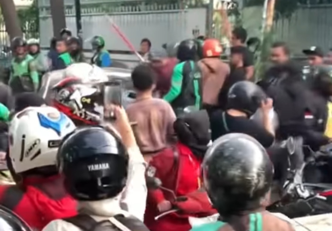 Detik-detik Penangkapan DPO Polisi Pelaku Penyekapan Hingga Tabrak 13 Kendaraan di Sunter, Massa Ngamuk!