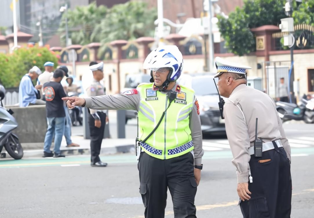 Panas Terik dan Macet Jadi Tantangan Petugas Lalin PMJ, Kesehatan Anggota Jadi Prioritas