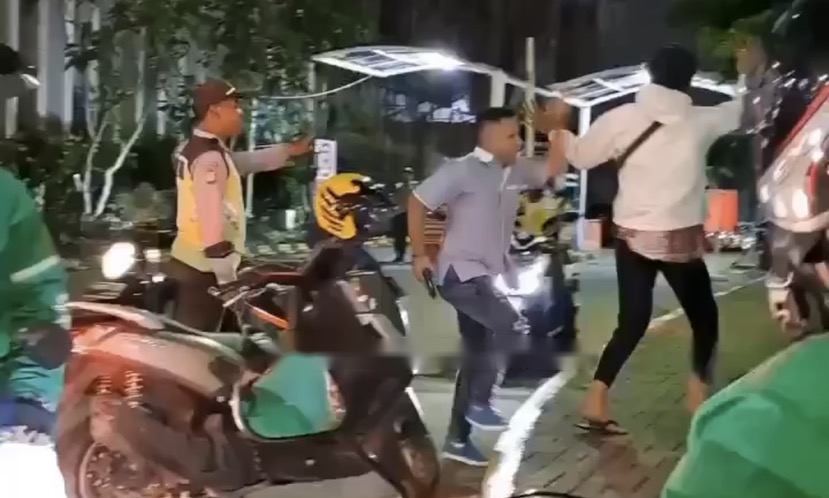 Viral Pengemudi Mobil Todongkan Pistol ke Arah Pengendara Motor di Kebayoran Lama, Polisi: Cuma Ditepok-tepok