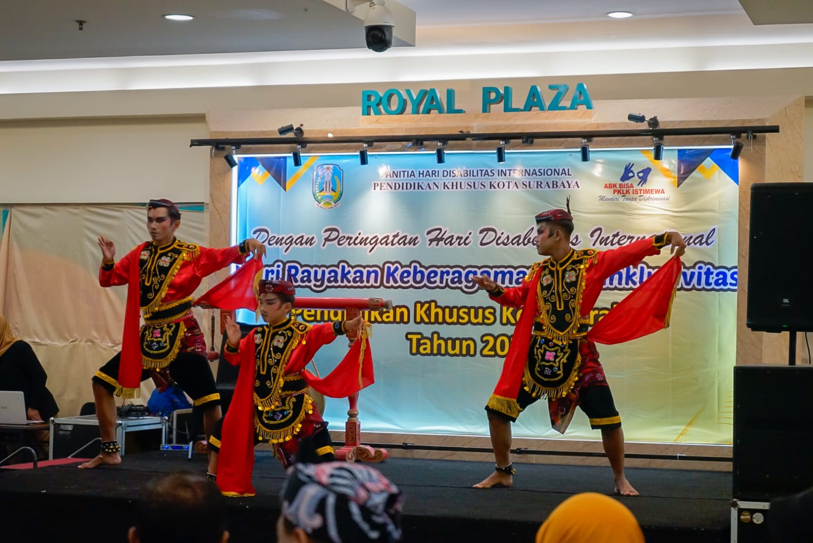 SLB Seluruh Surabaya Meriahkan Hari Disabilitas Internasional, Hadirkan Pentas Seni dan Pameran Kriya