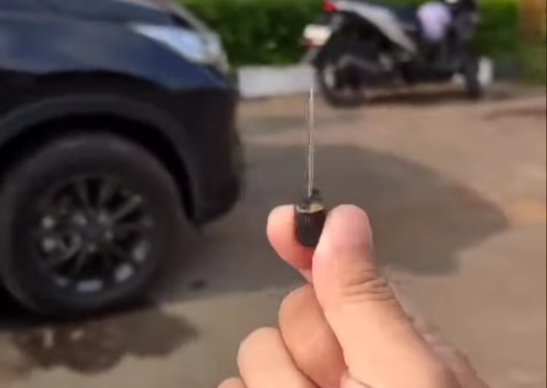 Viral Pengemudi Ngamuk Usai Ban Mobil Sengaja Ditusuk Paku di SPBU Pertamina Tangerang