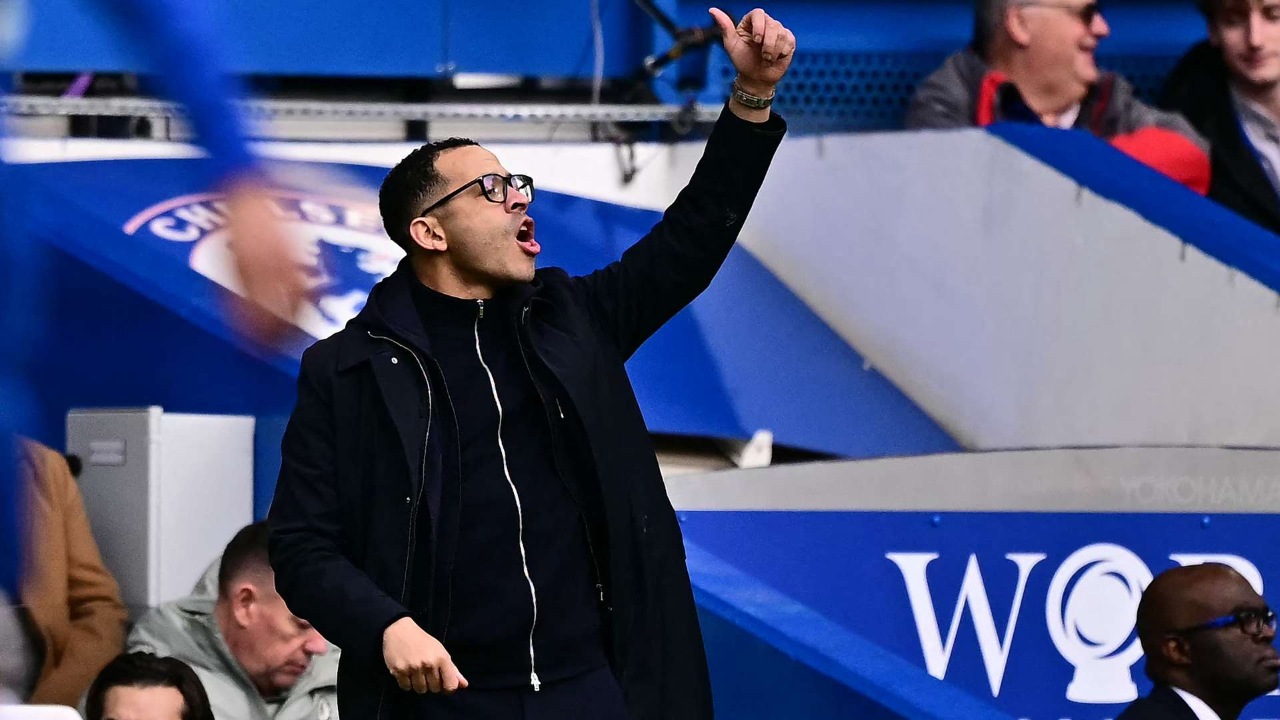 Chelsea Kecolongan Lawan Burnley, Liam Rosenior Siap Tanggung Jawab