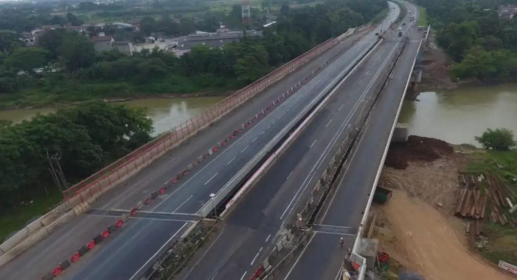 Pelebaran Jembatan Ciujung Dilanjutkan, Tol Tangerang - Merak Berlakukan Contra Flow