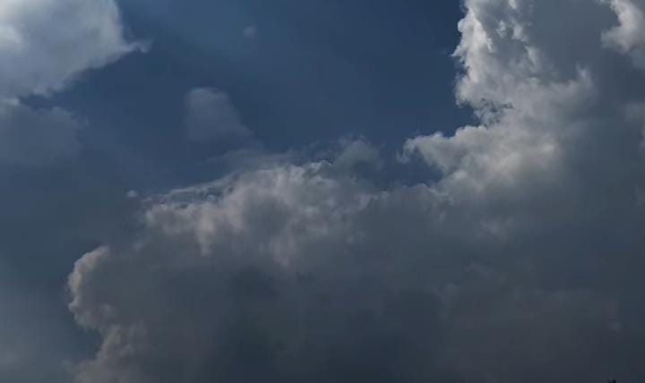 BMKG Prediksi Hujan Ringan Guyur Seluruh Wilayah Surabaya Hari Ini