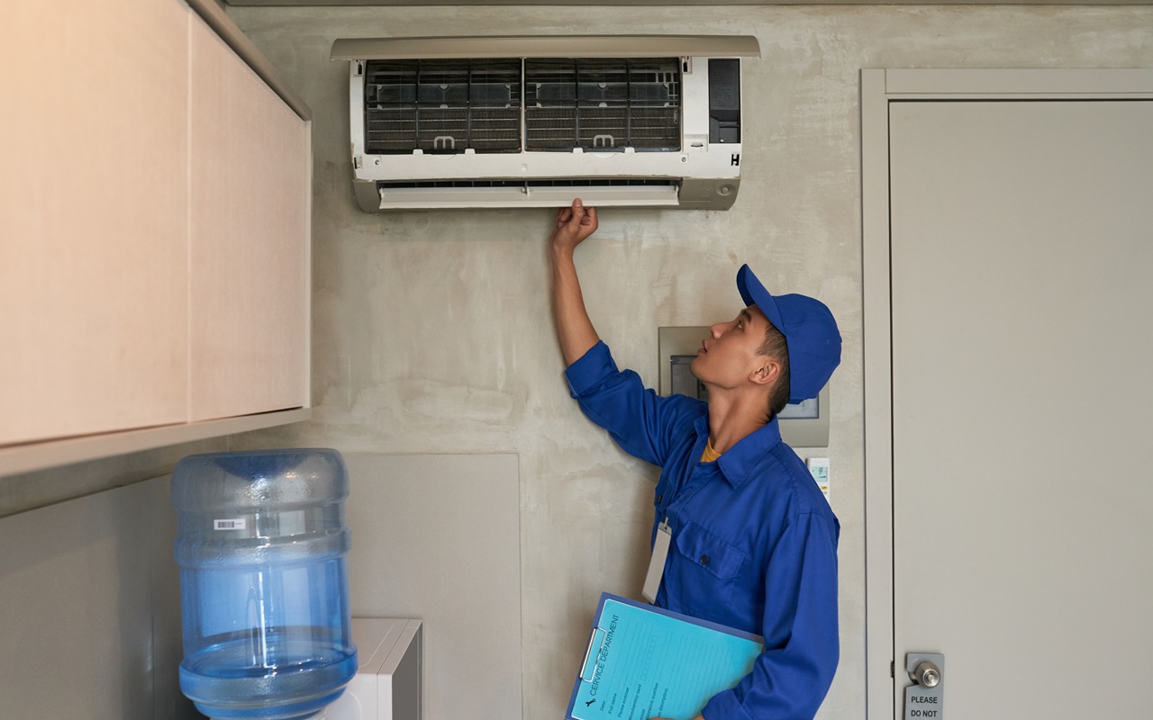 AC Kamar Mendadak Tidak Dingin? Begini Cara Membersihkan AC Sendiri di Rumah Tanpa Panggil Teknisi