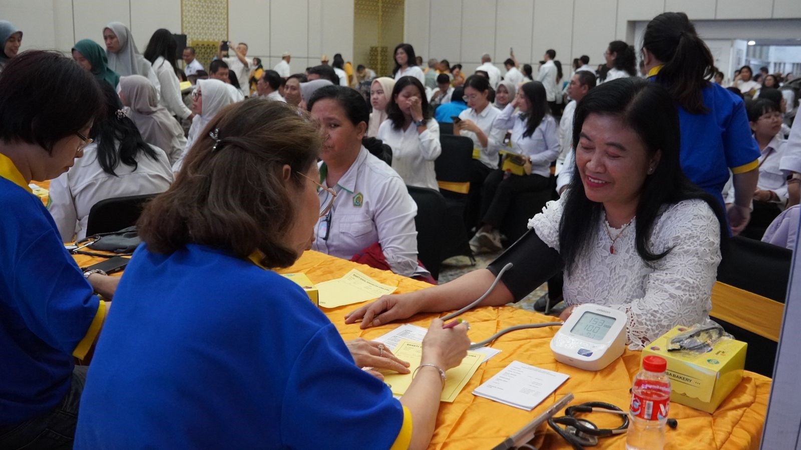 Sambut Hari Raya Waisak 2570 B.E., Bimas Buddha Hadirkan Donor Darah dan Pengobatan Gratis bagi Umat