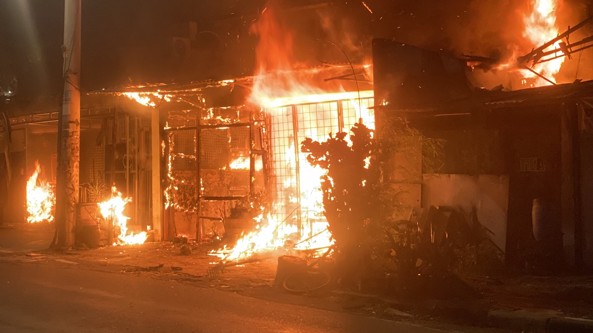 Kebakaran Melanda Sebuah Barbeshop di Kebon Jeruk Nyaris Membakar Sekretarias Gereja