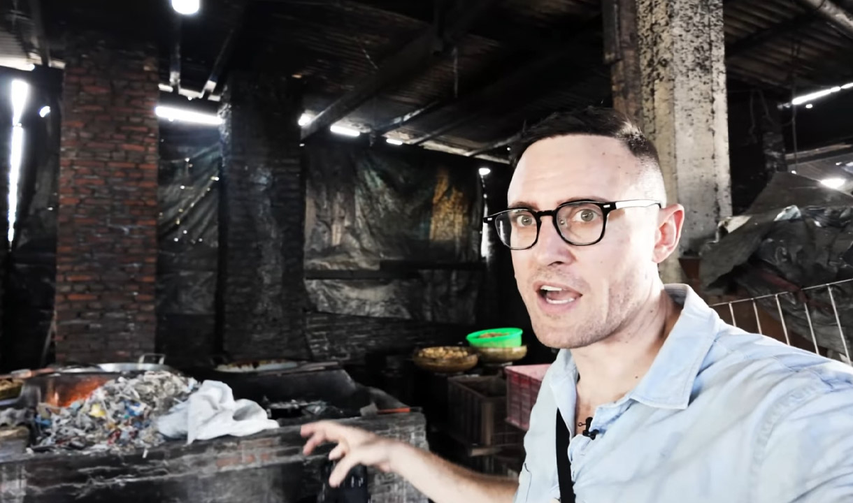 YouTuber Andrew Fraser Bongkar Pabrik Tahu Pakai Bahan Bakar Plastik di Surabaya, Kemenkes Angkat Bicara