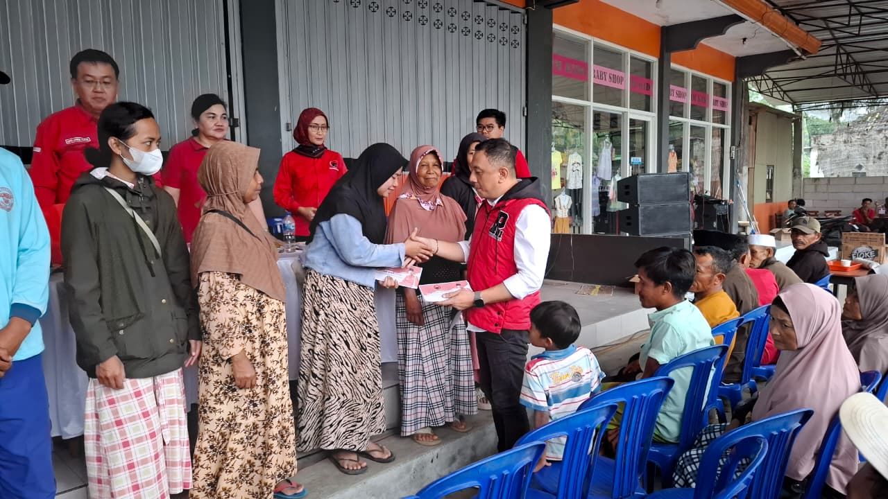 Ke Lumajang, DPD PDIP Jatim Silaturahmi dan Bantu Warga Terdampak Erupsi Gunung Semeru 