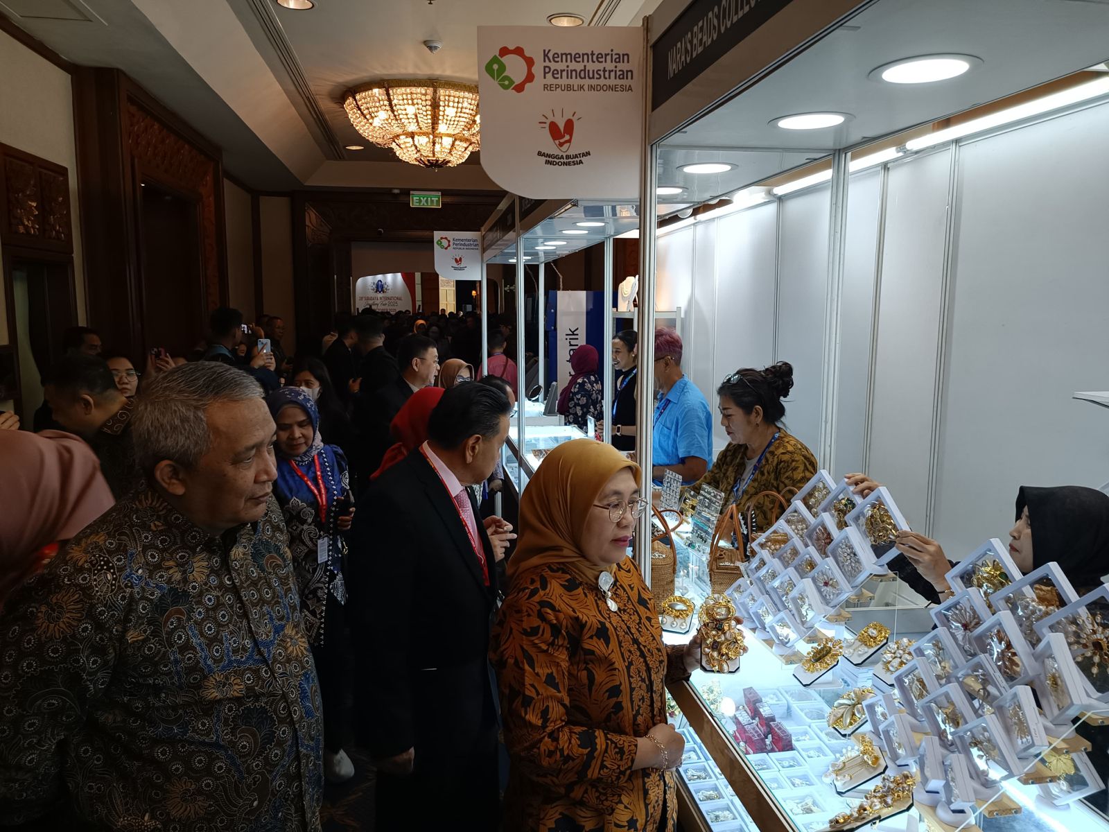 Masuk Tahun ke-28, Surabaya International Jewellery Fair 2025 Masih Punya Daya Pikat Pengunjung Wanita