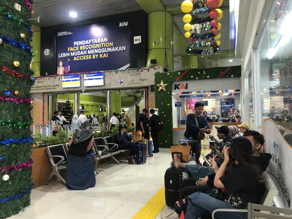 Penjualan Tiket KA Nataru Tembus 2 Juta Kursi, Hampir Separuhnya Sudah Terangkut