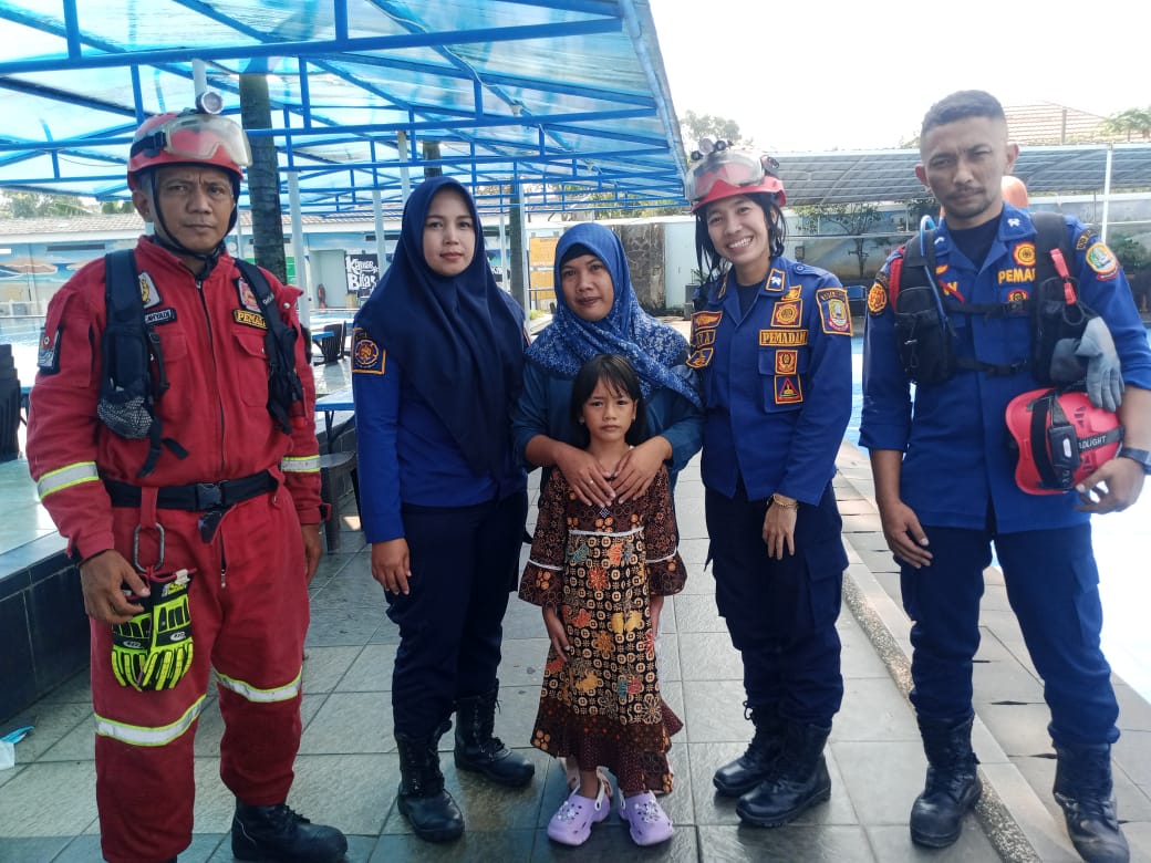 Ada-Ada Aja! Tangan Bocah Kejepit di Kolam Waterpark Bekasi, Damkar Turun Tangan
