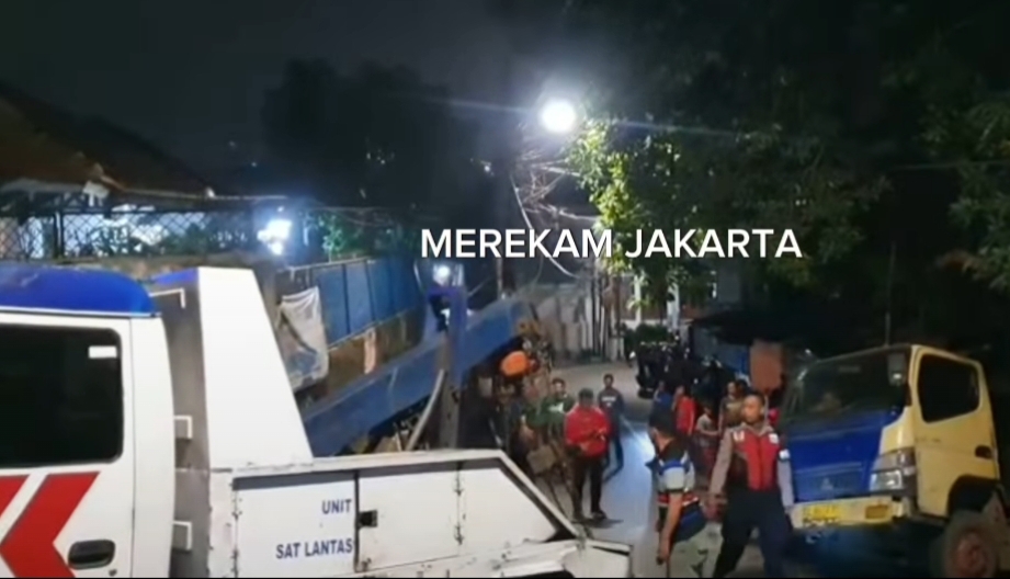 Truk Muatan Aspal Terjungkal di Bangka, 6 Jam Gagal Dievakuasi