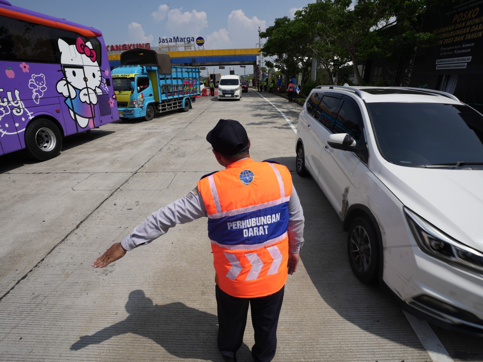 Pemerintah Berlakukan Larangan Melintas Bagi Truk Logistik Pada Masa Idul Fitri 1445 H