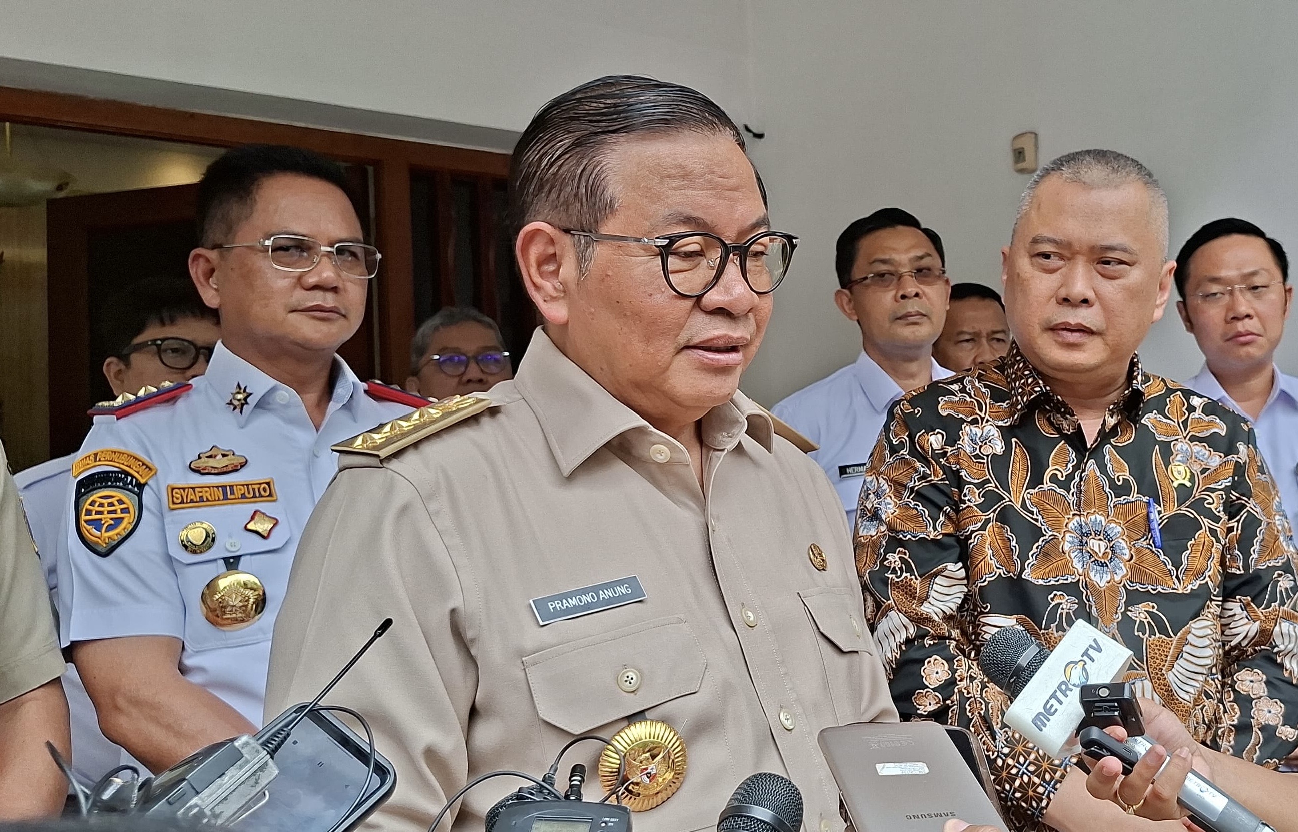 Pramono Wanti-wanti Raperda Kawasan Tanpa Rokok Jangan Ganggu UMKM!