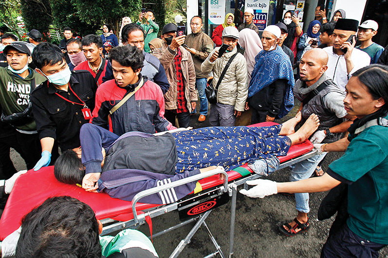 Pilu, 3 Jenazah Santri Korban Gempa Diantar Satu Ambulans ke Kampung Halaman