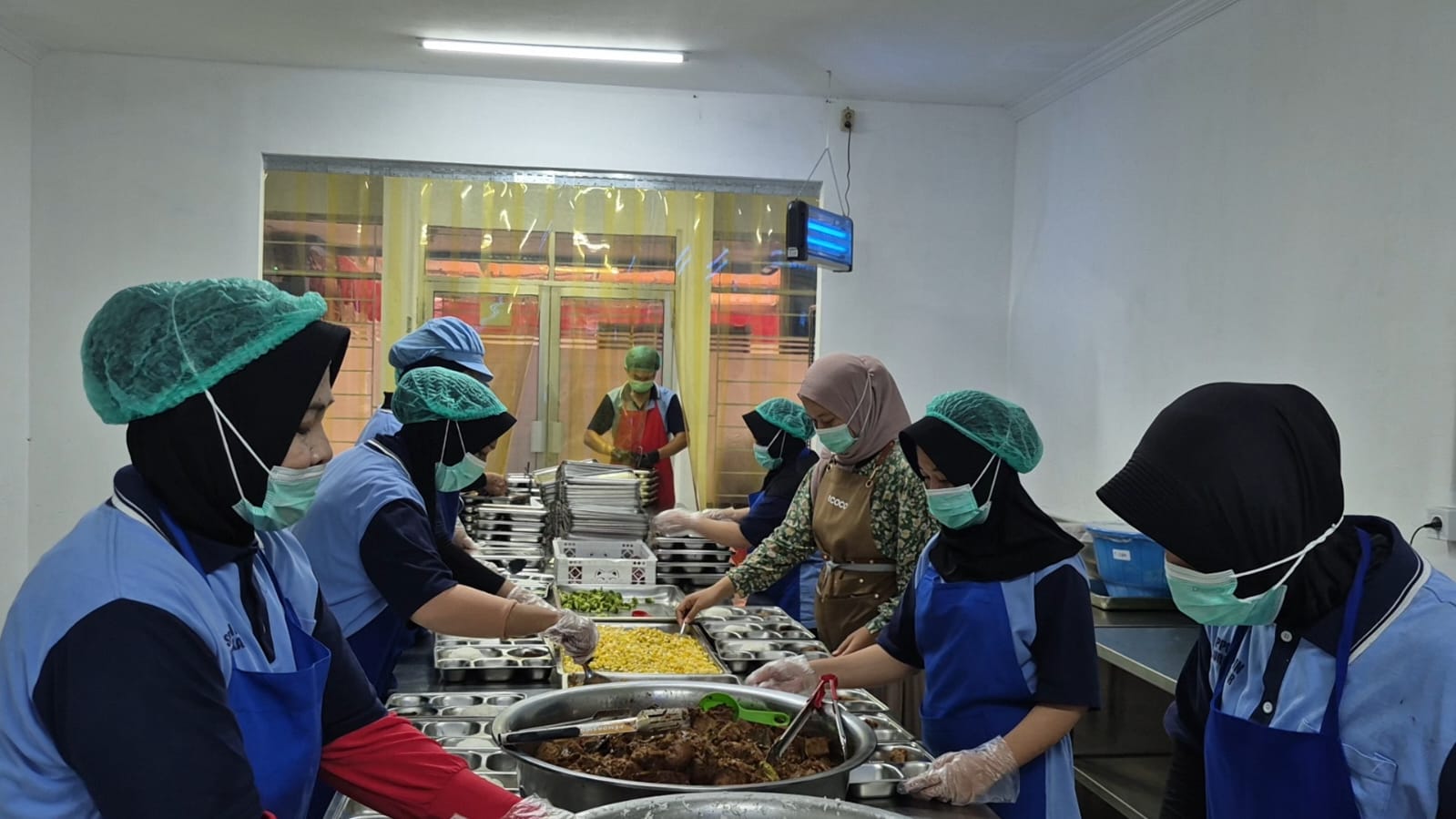 DPR Puji Langkah BGN Distribusikan Ribuan Porsi Makanan ke Korban Banjir Sumatera dan Aceh, Tetap Harus Higienis