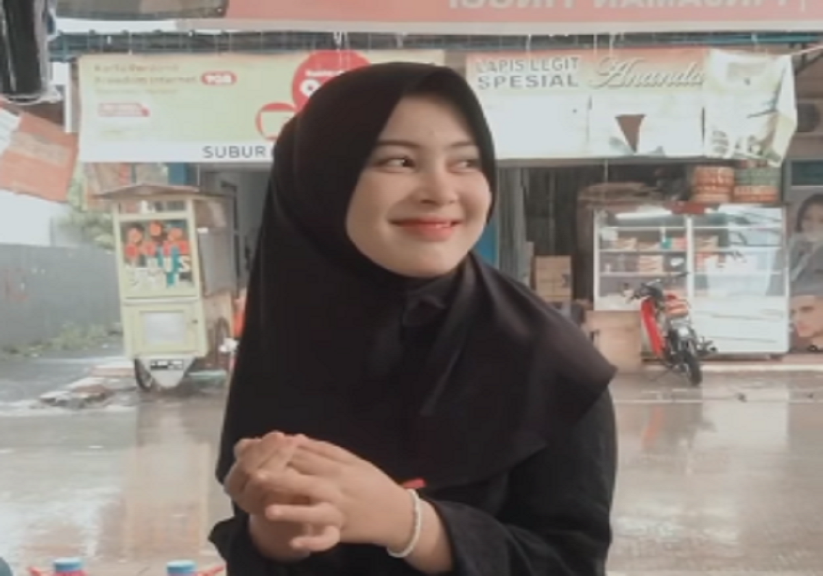Cantiknya Penjual Es Teh Solo di Tangerang Ini Bikin Pembeli 'Kesengsem', Auto Lama Belinya!