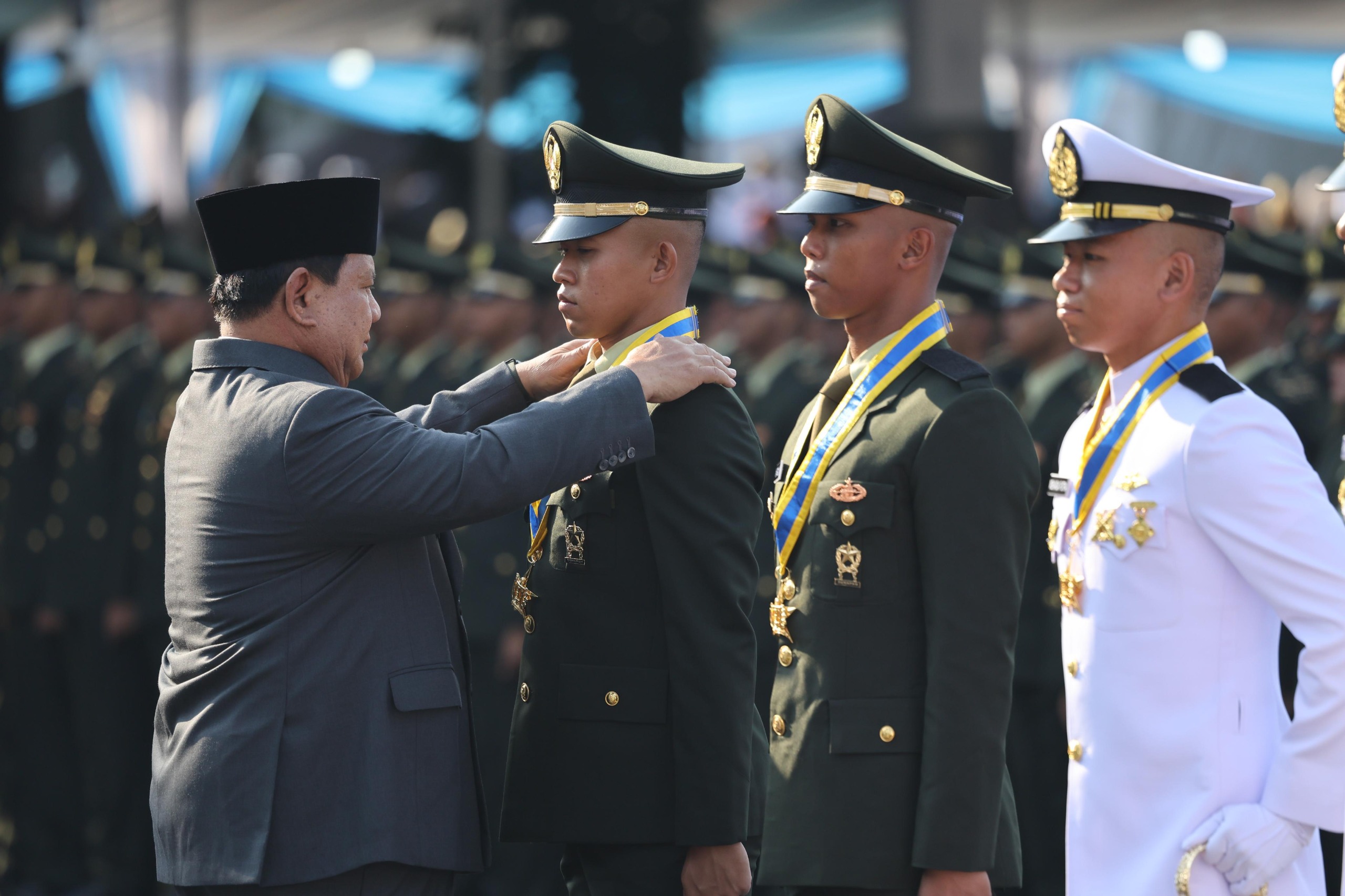 Delapan Lulusan Terbaik TNI-Polri Terima Adhi Makayasa di Hadapan Presiden Prabowo