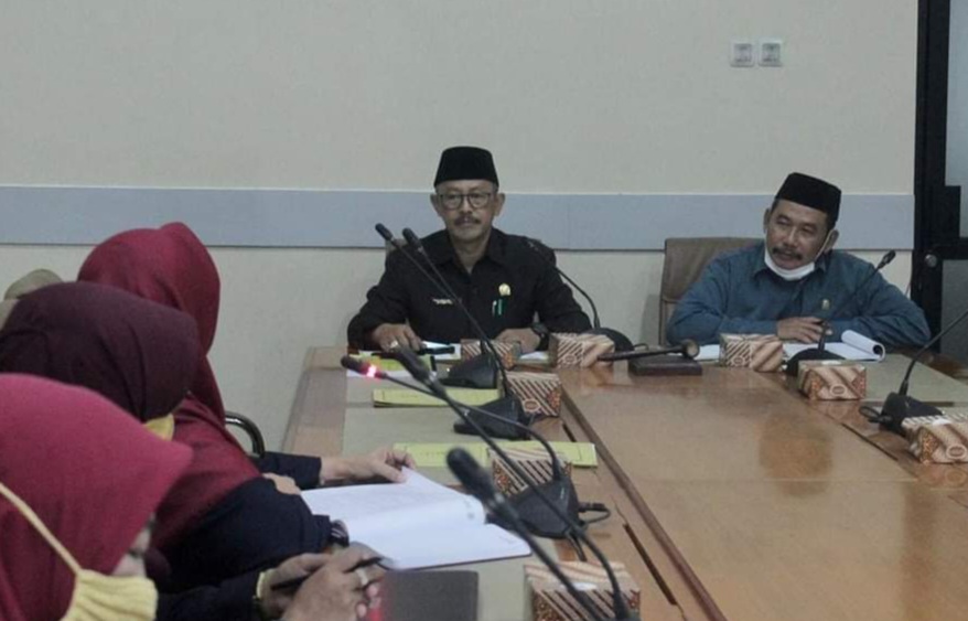 Alat Peraga Kampanye Bukan dari Calon Kuwu