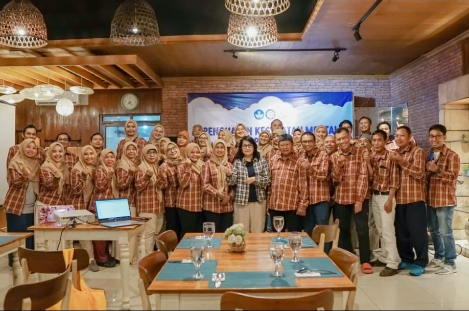 Healing Staf Perpustakaan Universitas Airlangga (3-Habis): Pelepasan Staf Perpustakaan   yang Purnatugas