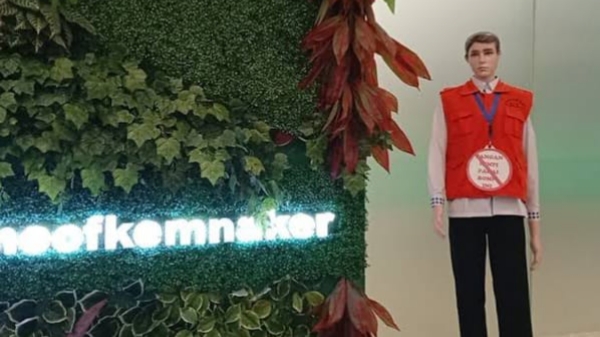 Heboh Patung Rompi Oranye di Kemenaker Jadi Sorotan, Ternyata Simbol Antikorupsi! 