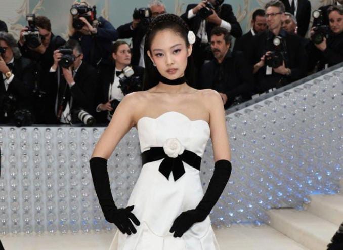 Hadir di Met Gala 2023, Intip Penampilan Jennie BLACKPINK Pakai Gaun Vintage dari Chanel