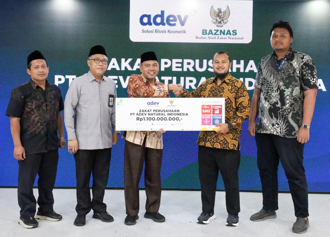 Baznas Salurkan Zakat Perusahaan PT Adev Natural Indonesia Senilai Rp 1.1 Miliar