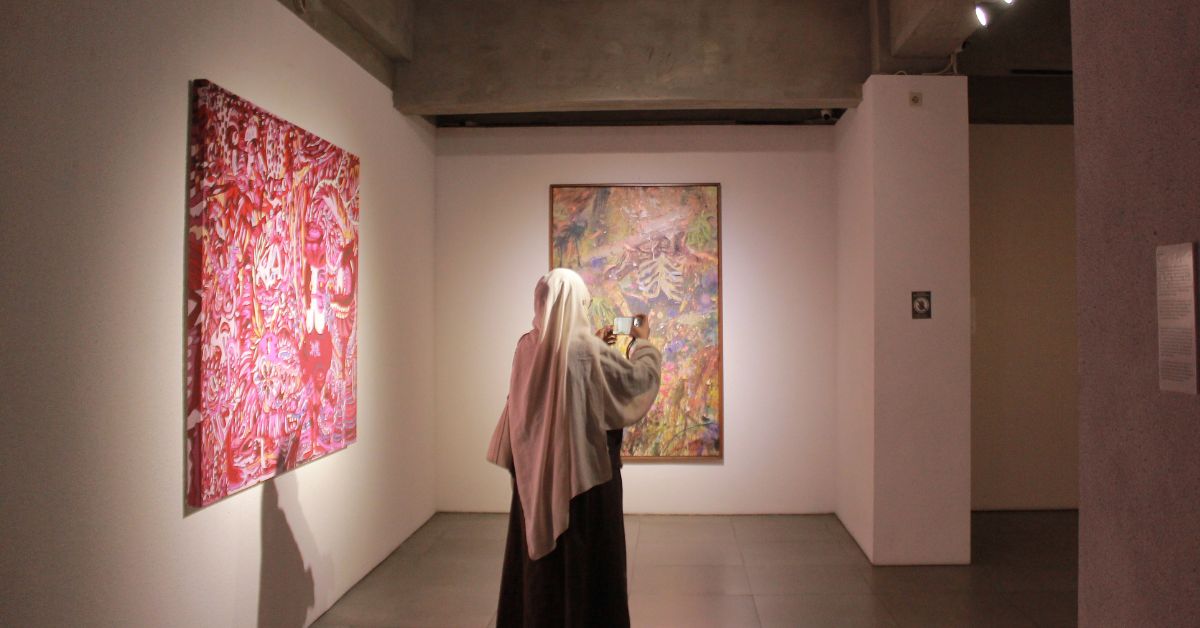 Your Camera Still Sucks Tantang Pengunjung Maknai Sendiri Lukisan Abstrak yang Saingi Jepretan Kamera