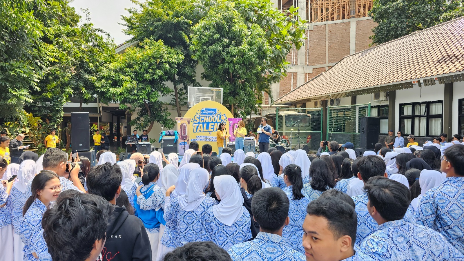 Angga Yunanda dan Shifa Hadju ajak Pelajar Indonesia Berani Tunjukkan Bakat Lewat Joyday School Talent