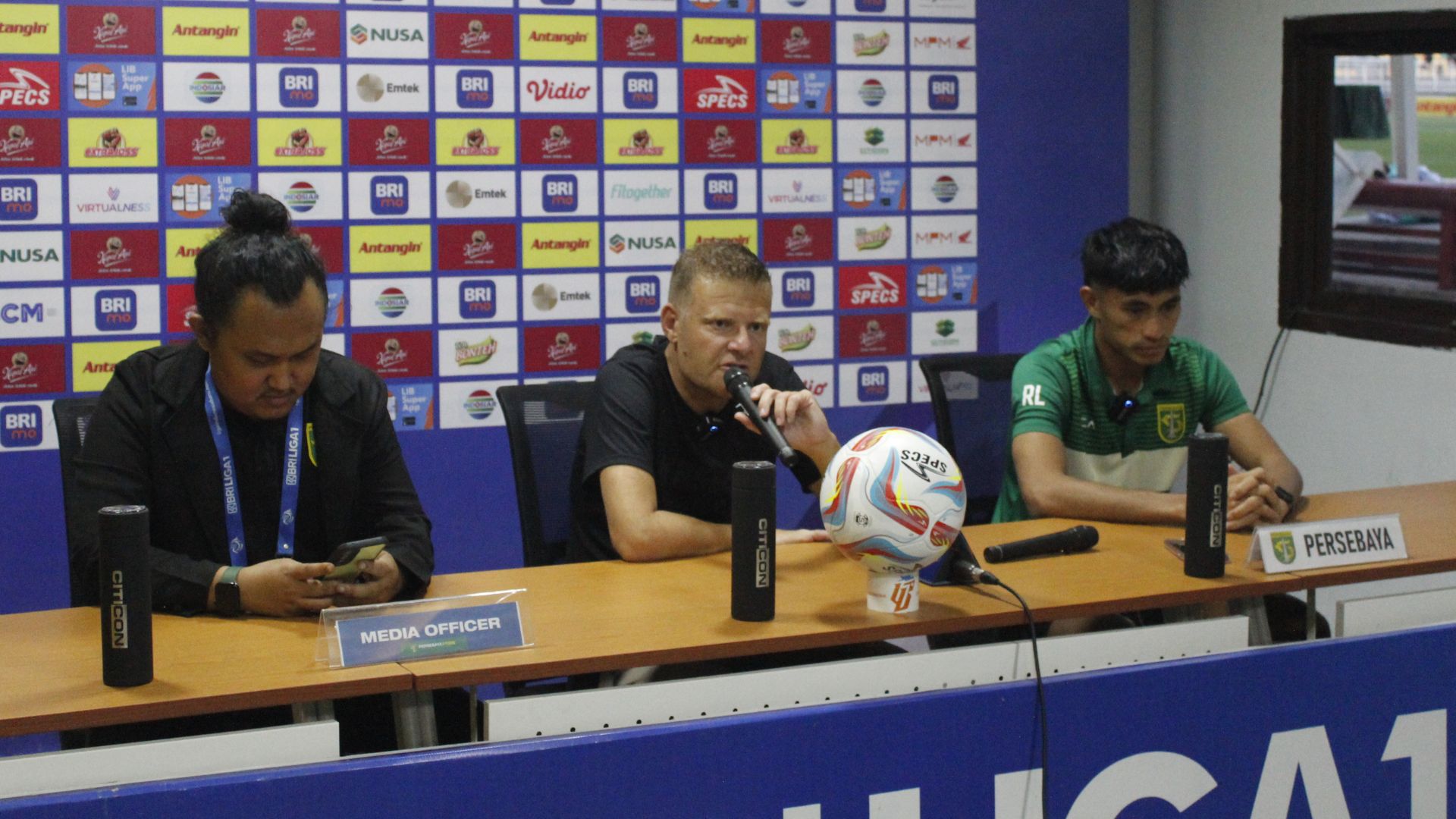 Kalah dari Persib, Pelatih Persebaya Josep Gombau Minta Maaf ke Bonek