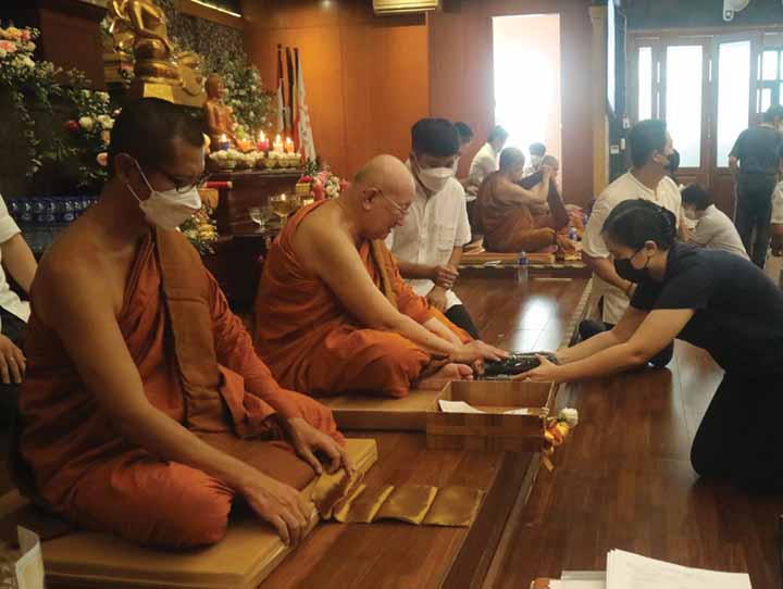 Perayaan Kathina, Ketika Umat Buddha Beri Persembahan buat Bhikku