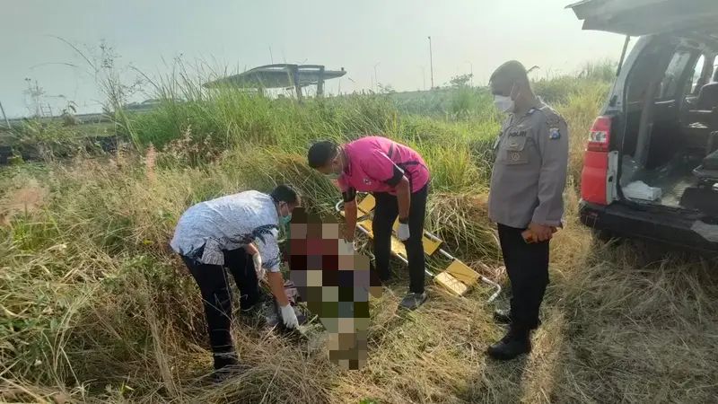 Warga Driyorejo Ditemukan Tewas di Lahan Kosong Dekat Tol Tenaru